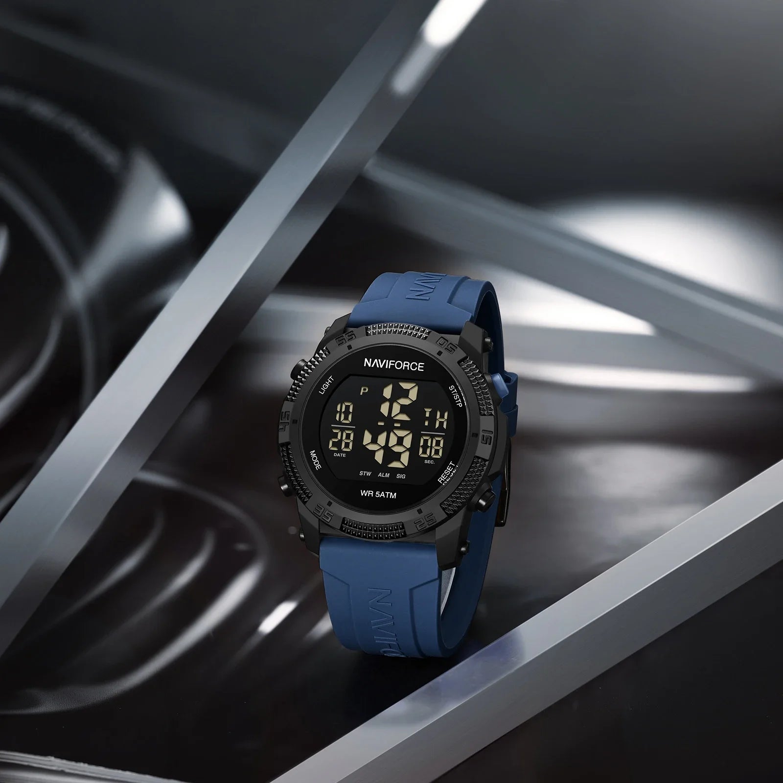 NAVIFORCE Men's Electronic Watch Fashion 5ATM Waterproof Silicone Strap Calendar Male LCD Digital Wristwatch Relogio Masculino