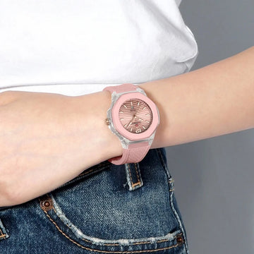NAVIFORCE Woman's Watch Quartz Waterproof Silicone Band Date Display Wristwatch Luxury Trendy Ladies Dress Wristwatch Gifts Box
